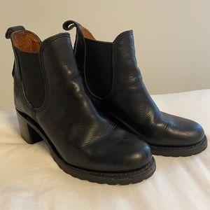Frye Black Leather Sabrina Heeled Bootie Size 7